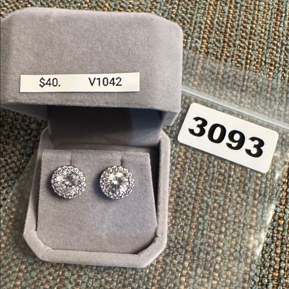 3093 Swarovski Crystal Elements Post Earrings - image 5